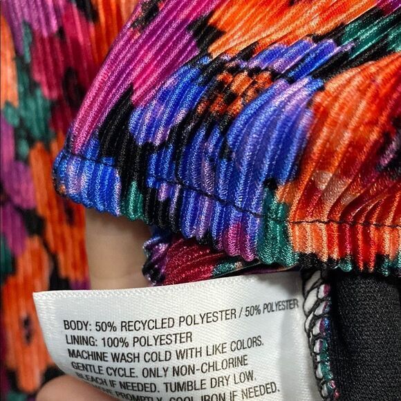 Wild Fable Floral Pleated Bell Sleeve Crop Top Hippie Flowers Size Medium - Picture 9 of 13